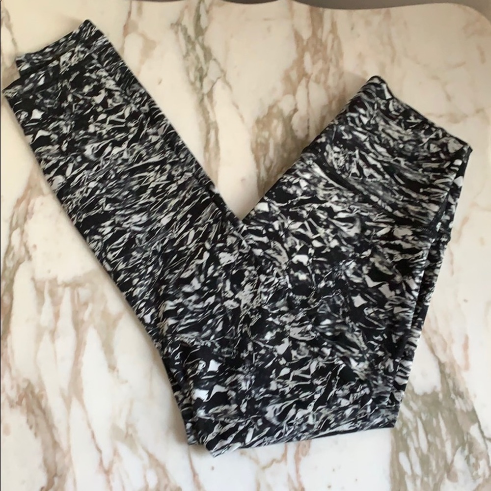 Lululemon wunder under - liquid platinum - EUC - Picture 2 of 6